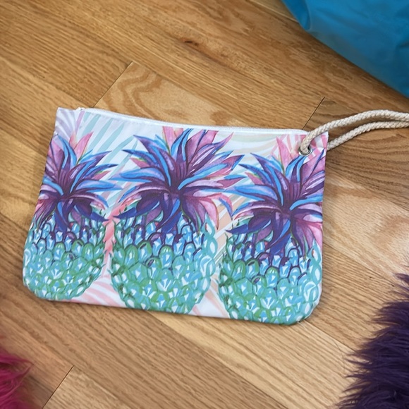 Canvas beach carryall. - Picture 2 of 9